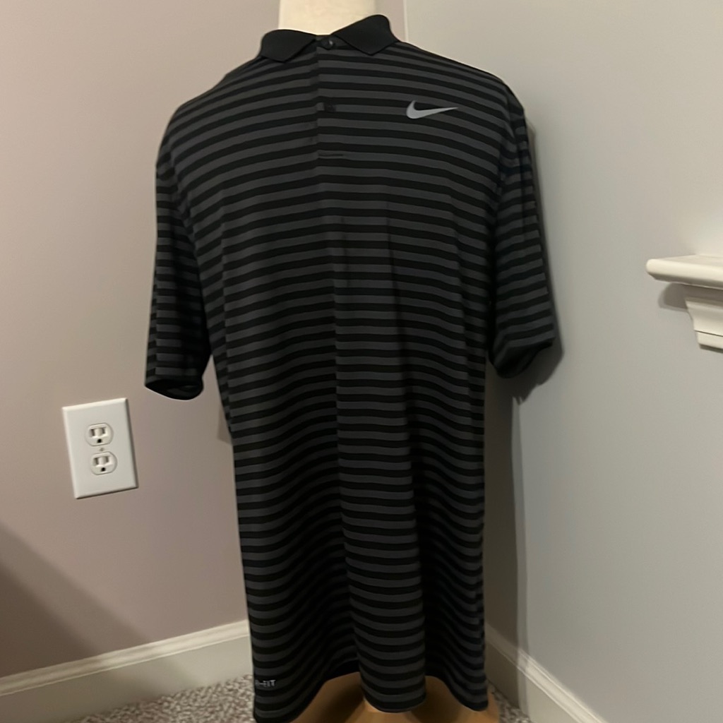 Nikie Dri-Fit Golf Shirt Adult Medium